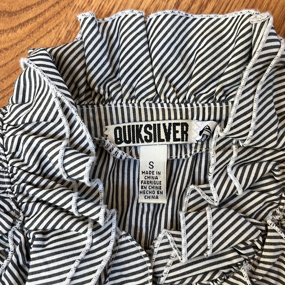 Quiksilver ruffle detail short sleeve blouse Small - Picture 9 of 11